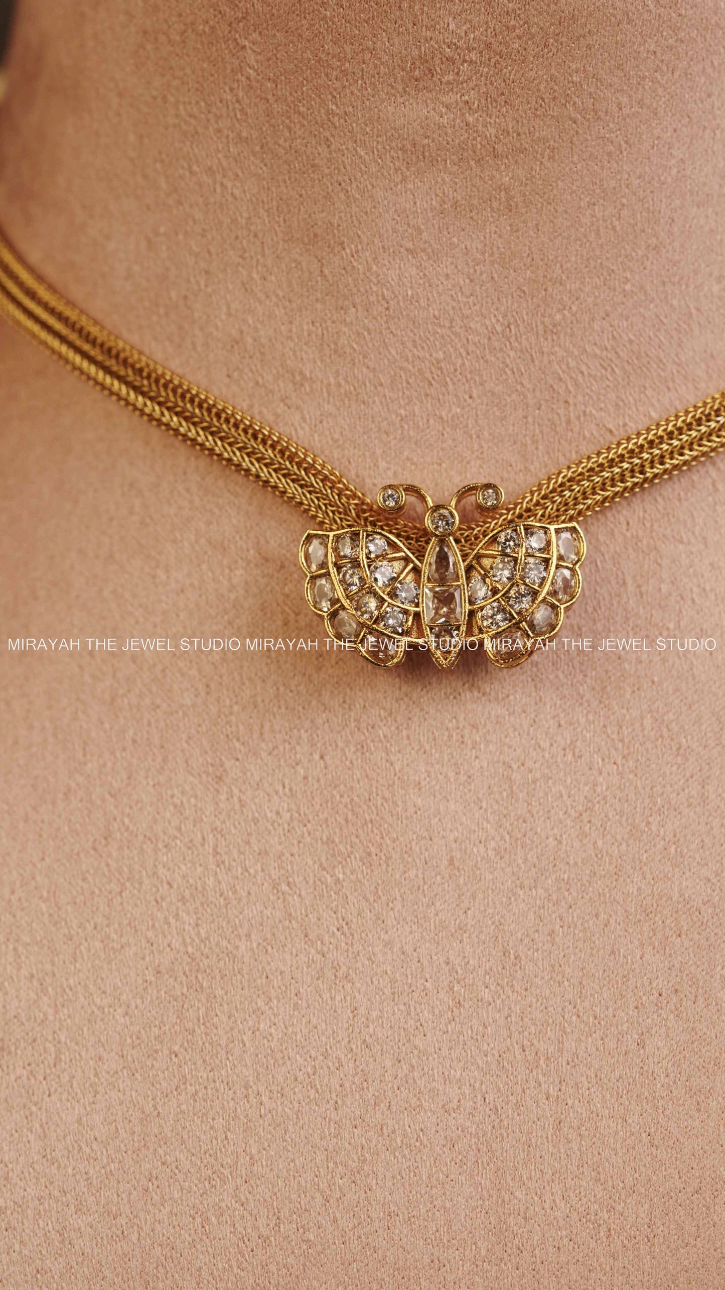 PREMIUM BUTTERFLY CHARM CHOKER