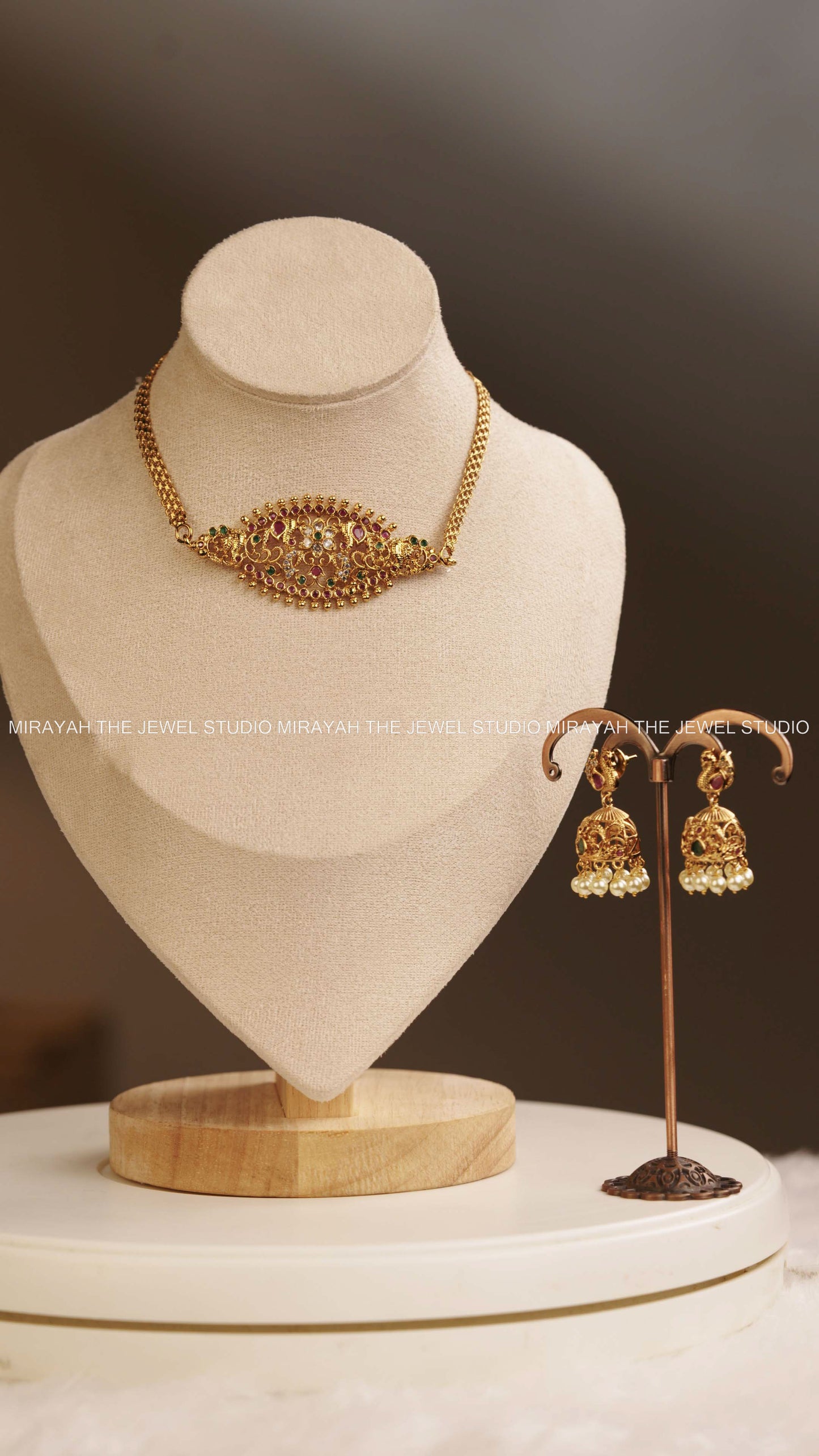 PREMIUM AD MAYURA CHOKER