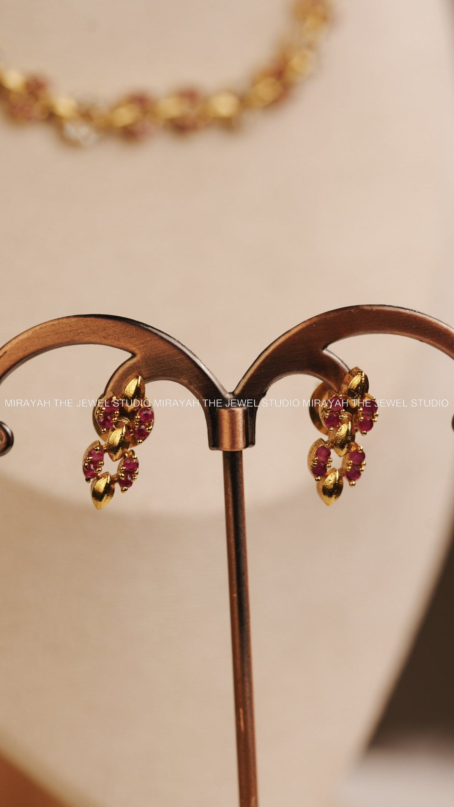 MINIMAL ELEGANT AD NECKLACE - PINK AND WHITE