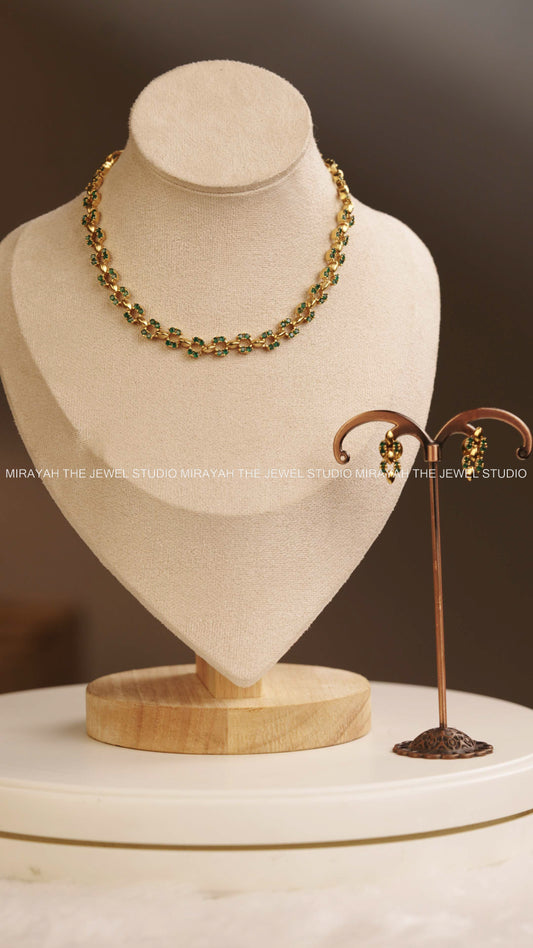 MINIMAL ELEGANT AD NECKLACE - GREEN