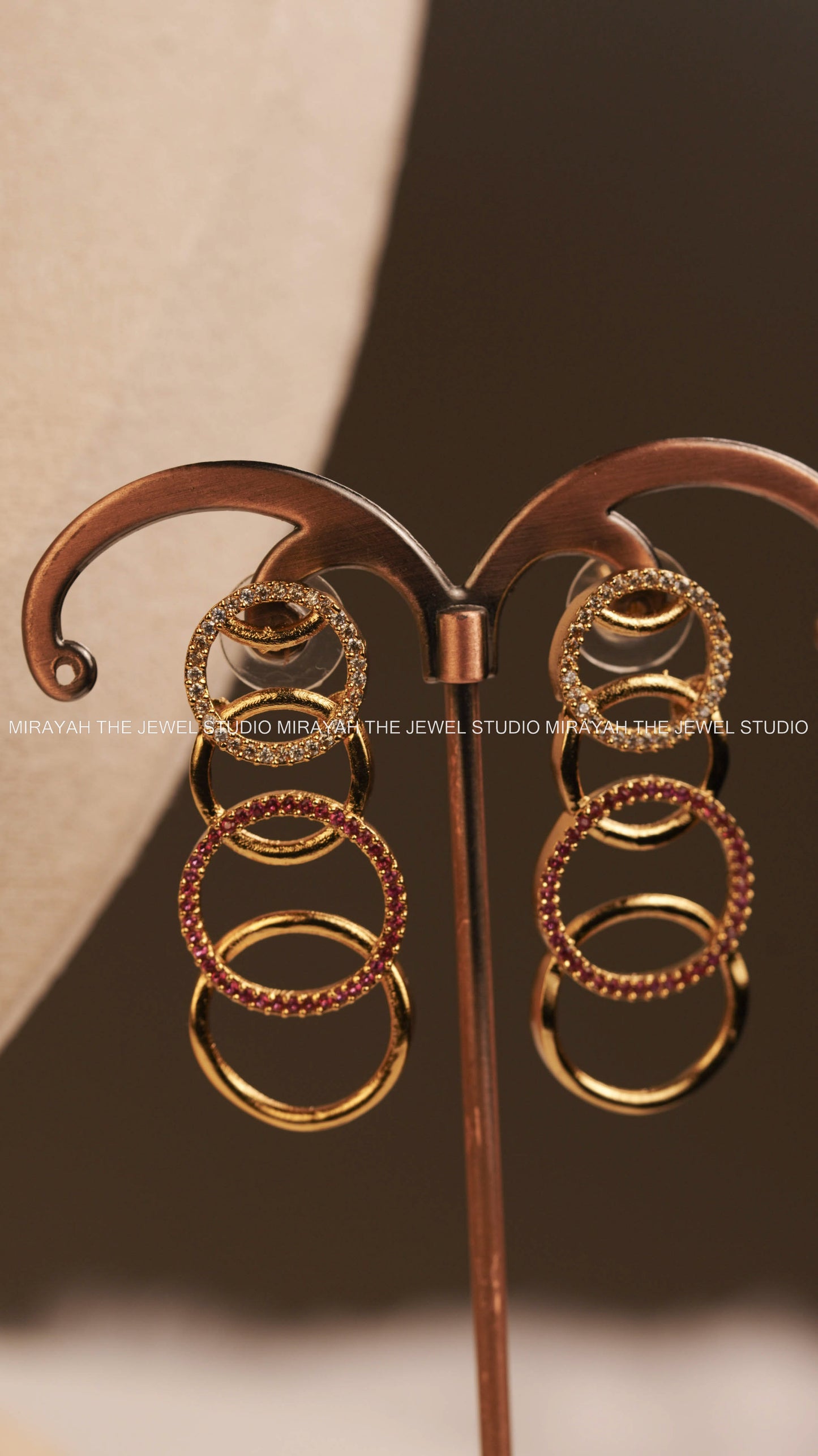 SLEEK CIRCULAR AD NECKLACE - MULTI