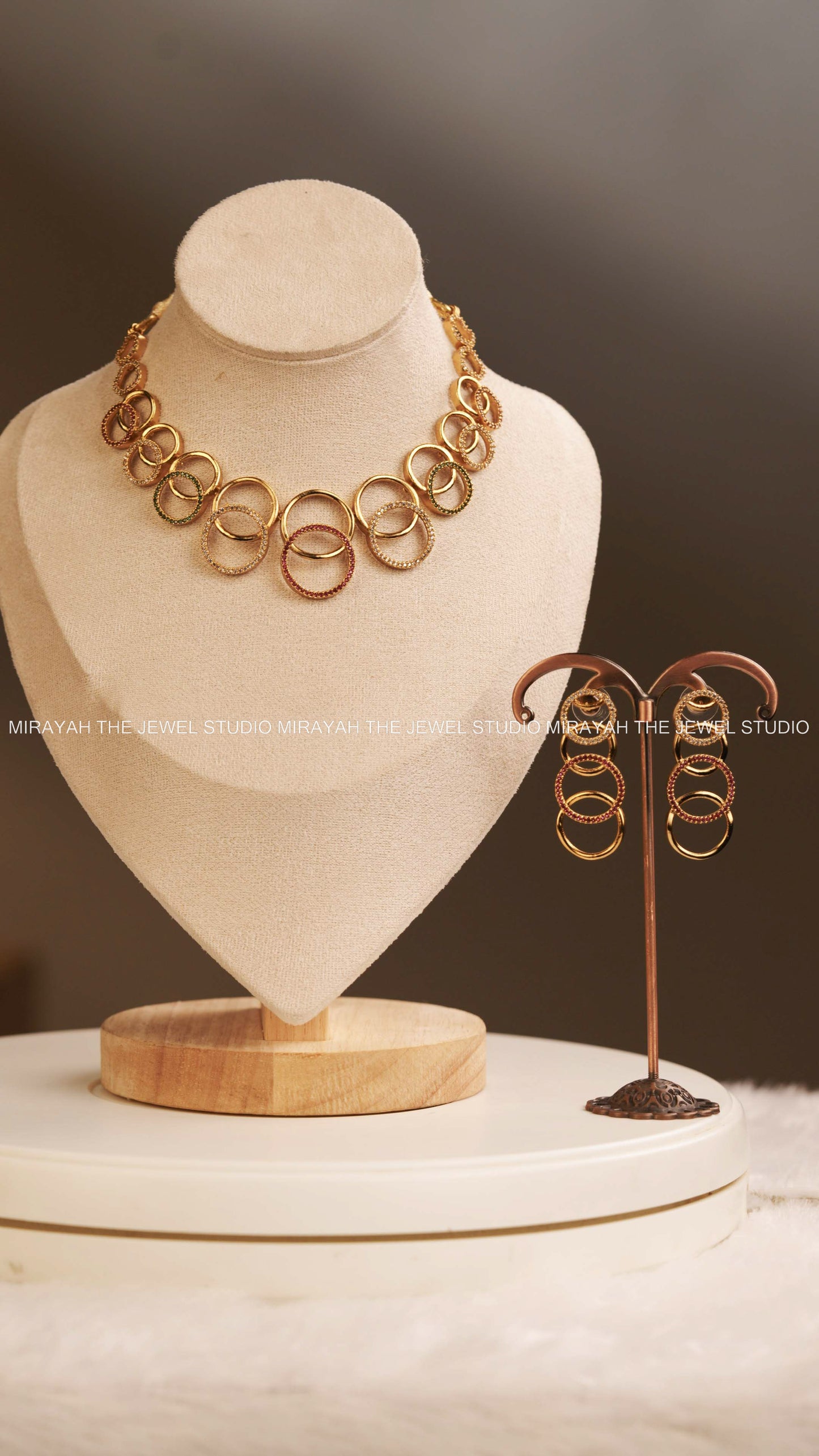 SLEEK CIRCULAR AD NECKLACE - MULTI