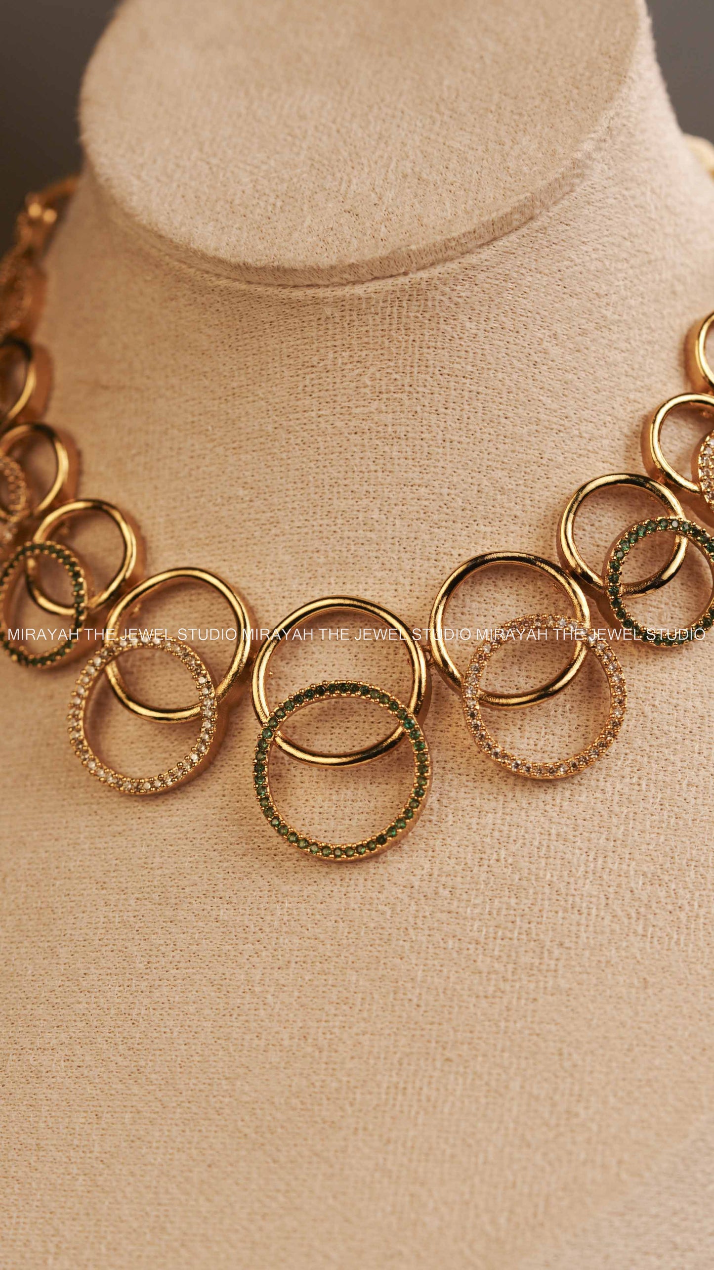 SLEEK CIRCULAR AD NECKLACE - GREEN AND WHITE