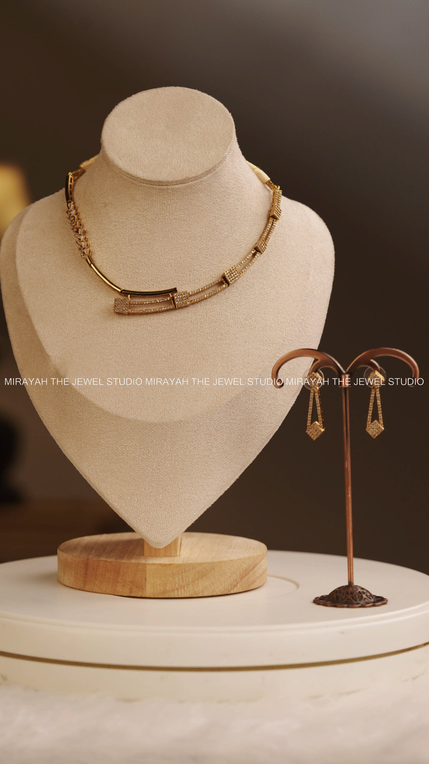 PREMIUM AD SQUARED HASLI - WHITE