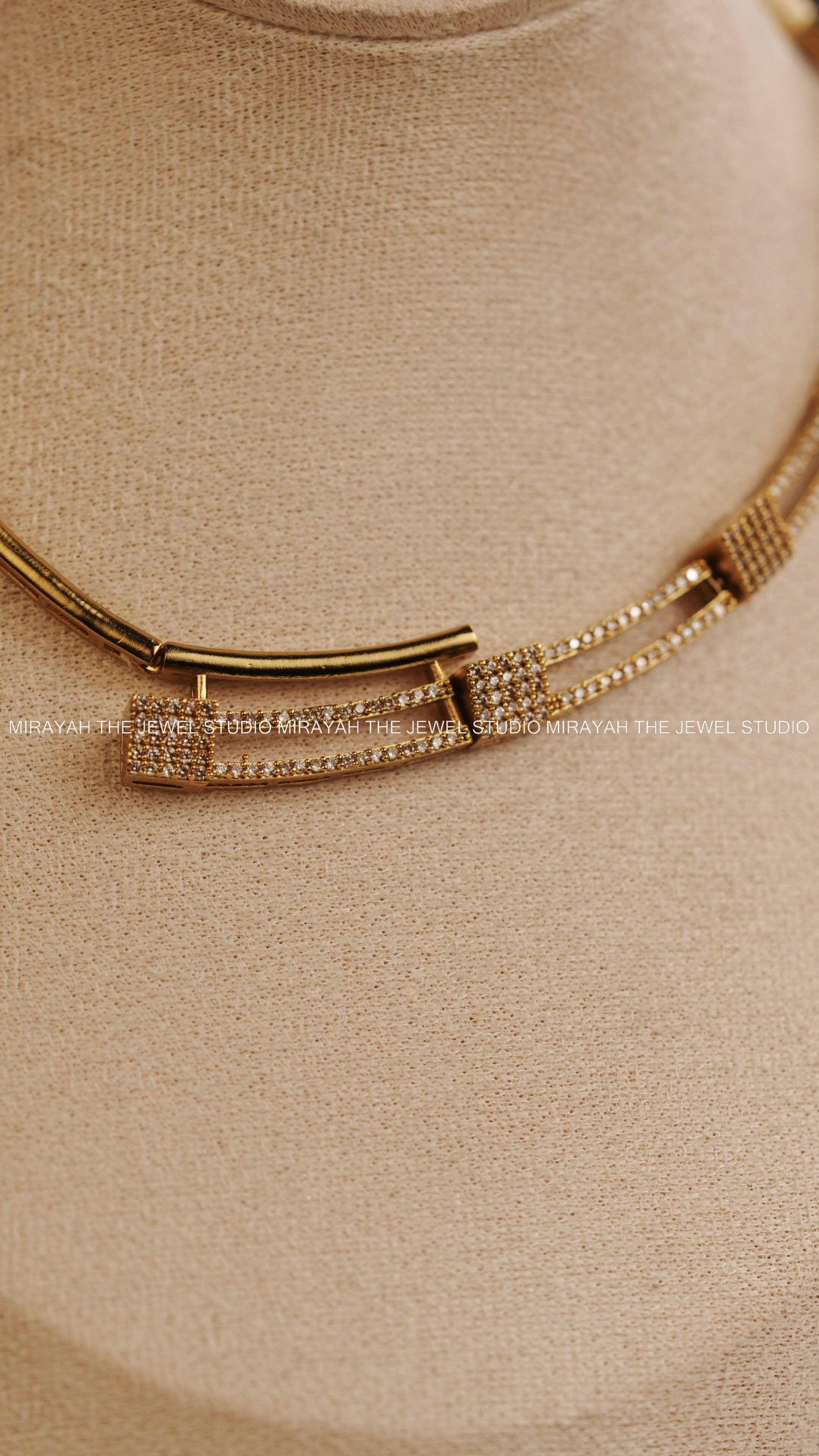 PREMIUM AD SQUARED HASLI - WHITE