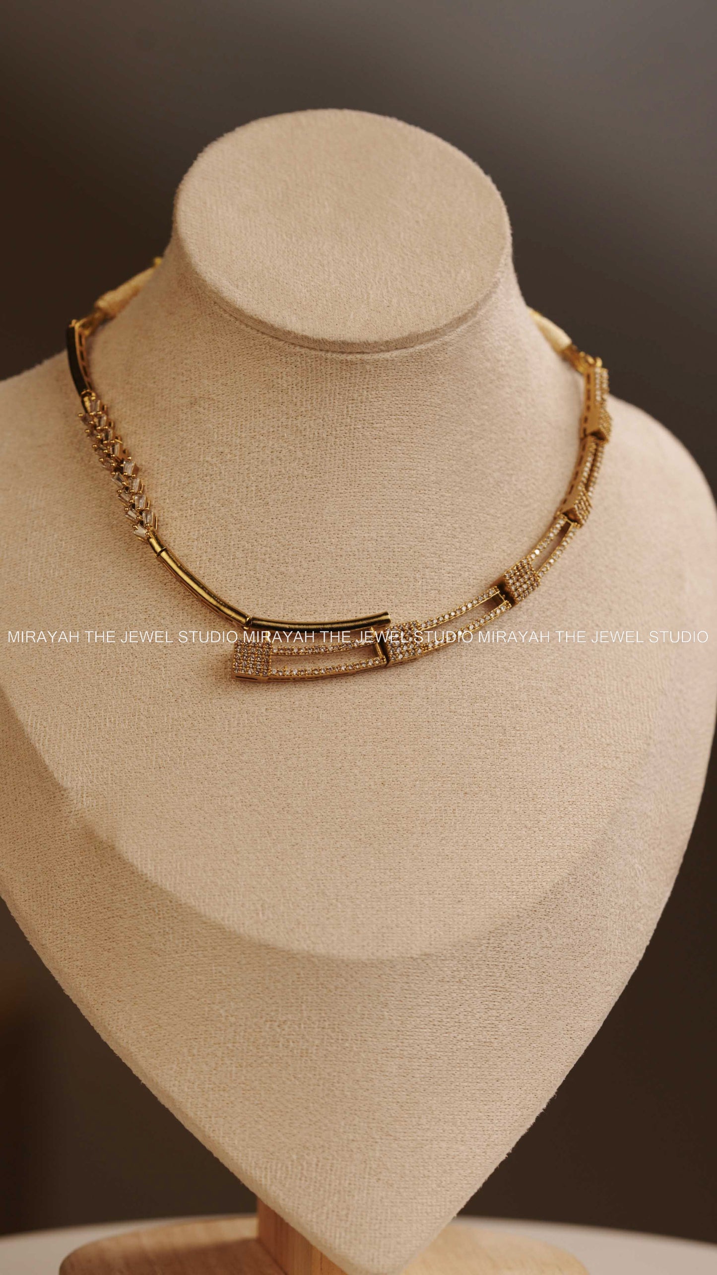 PREMIUM AD SQUARED HASLI - WHITE