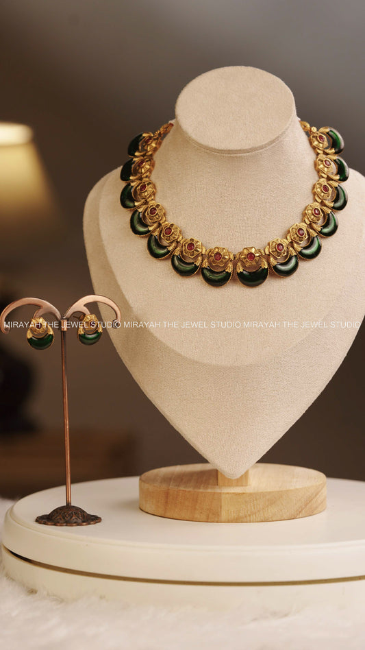 CRESCENT ENAMEL NECKLACE - GREEN