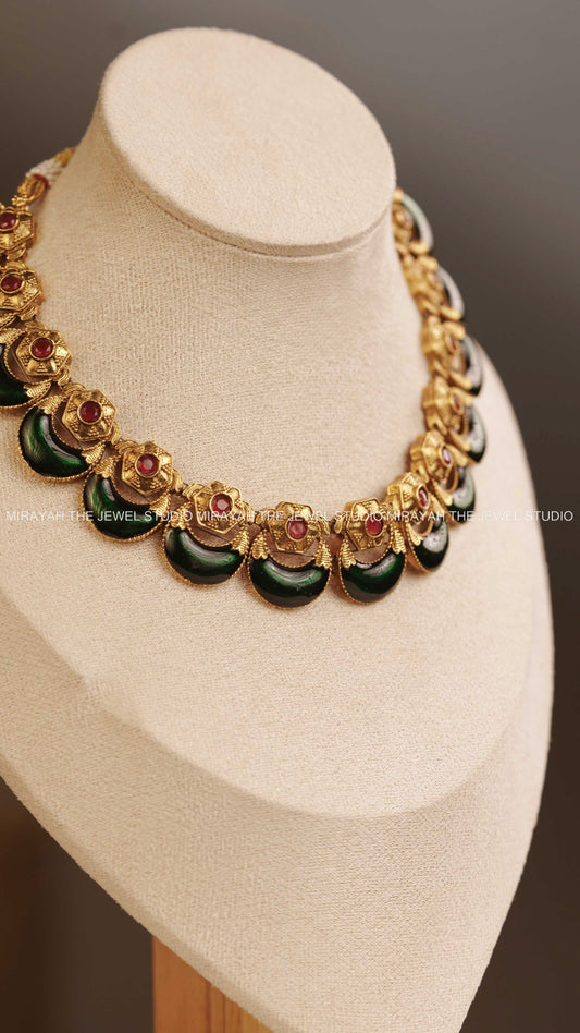 CRESCENT ENAMEL NECKLACE - GREEN