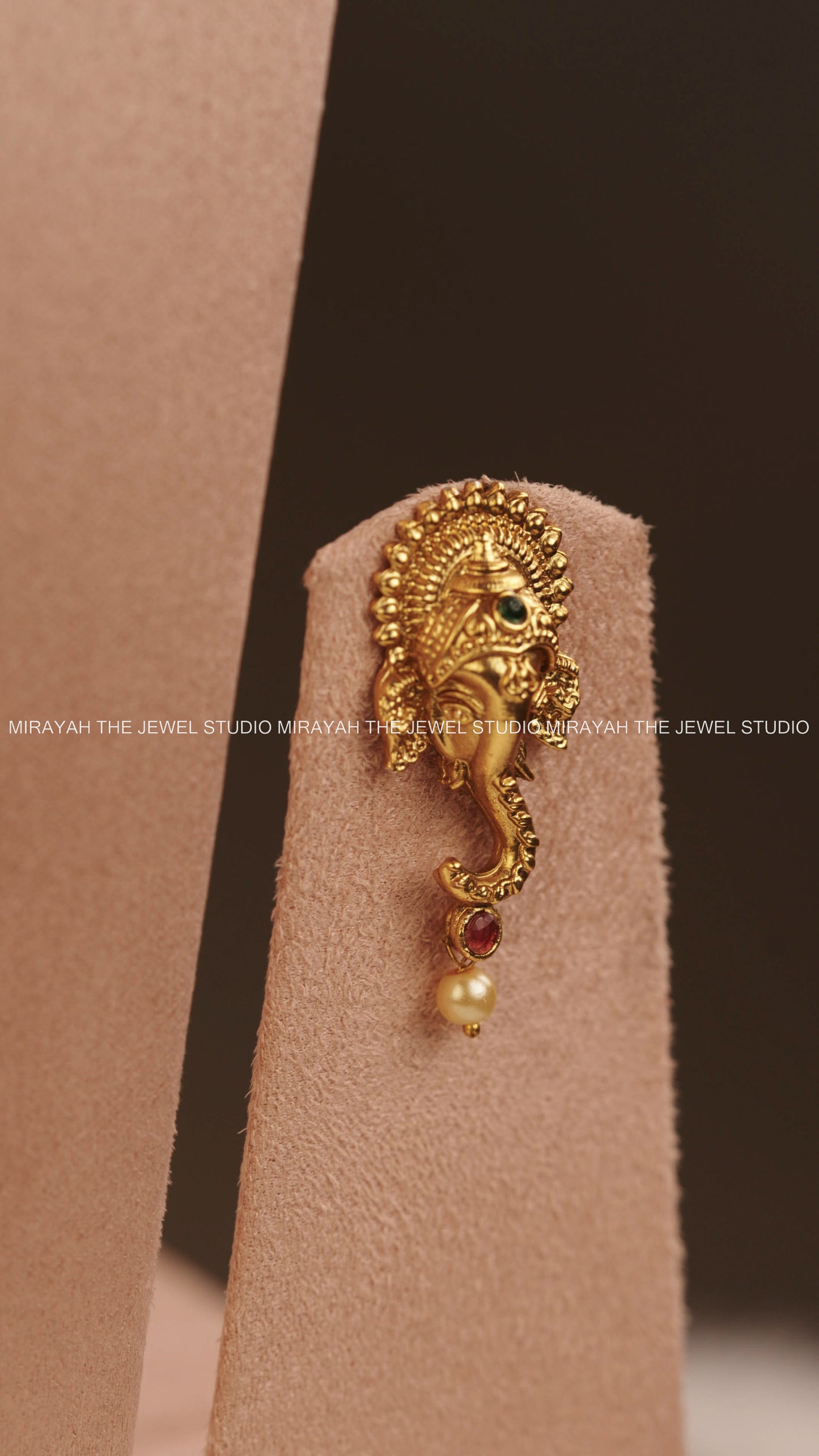 PEARL GANESH PENDANT NECKLACE - WHITE