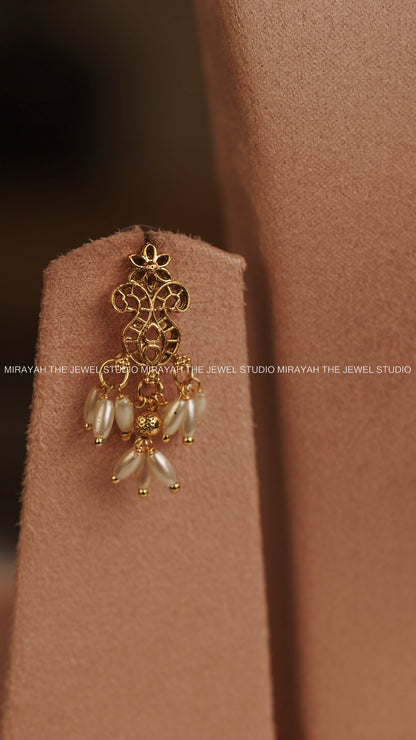 FLORAL CUT GUTTAPUSALU NECKLACE