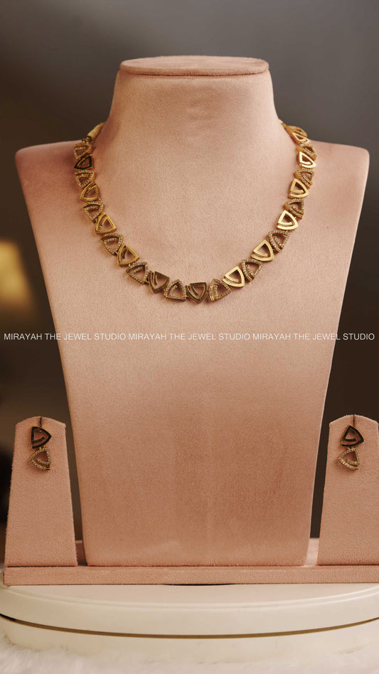 PREMIUM AD TRIANGULAR NECKLACE