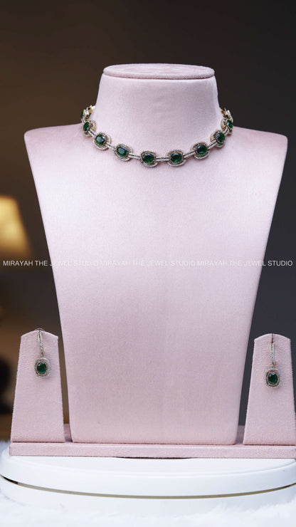 AD ELEGANT EMERALD CHOKER