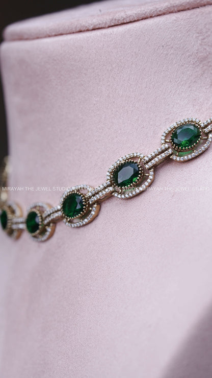 AD ELEGANT EMERALD CHOKER