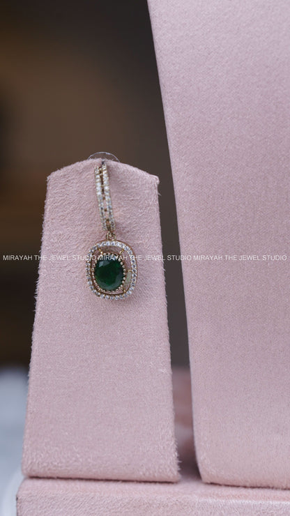 AD ELEGANT EMERALD CHOKER