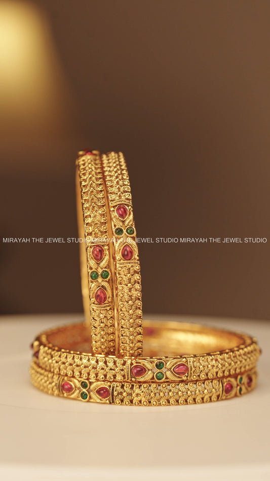 MINIMAL RUBY GREEN BANGLE (4PC)