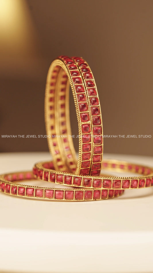 BOX SEQUENCE BANGLE (4PC) - RED