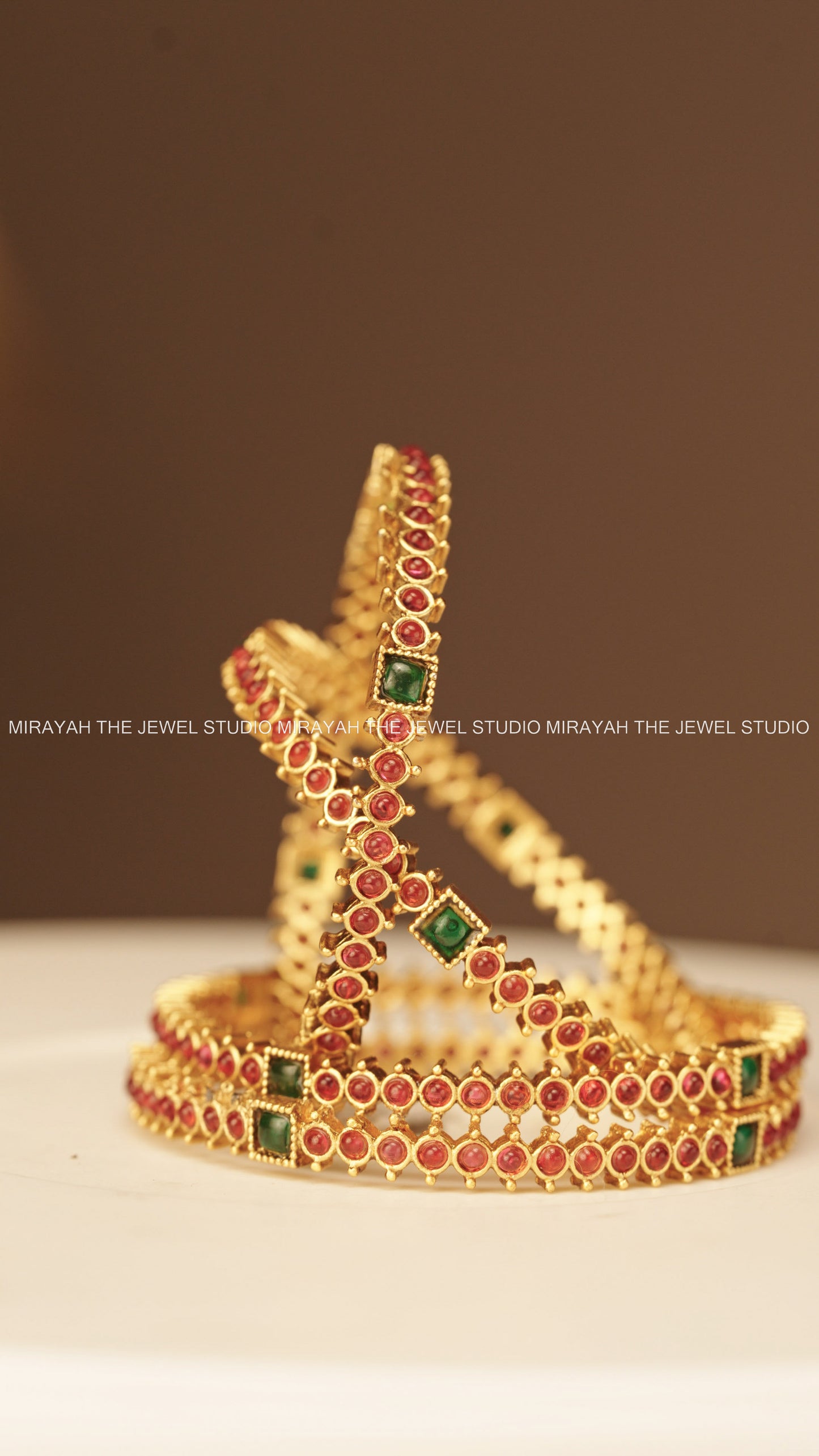 RED STONE DOTTED BANGLE (4PC)