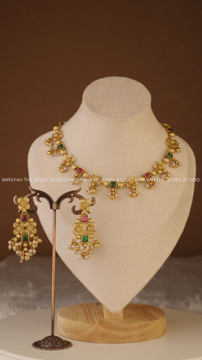 SIMPLE FLOWER PEARL NECKLACE - RED AND GREEN