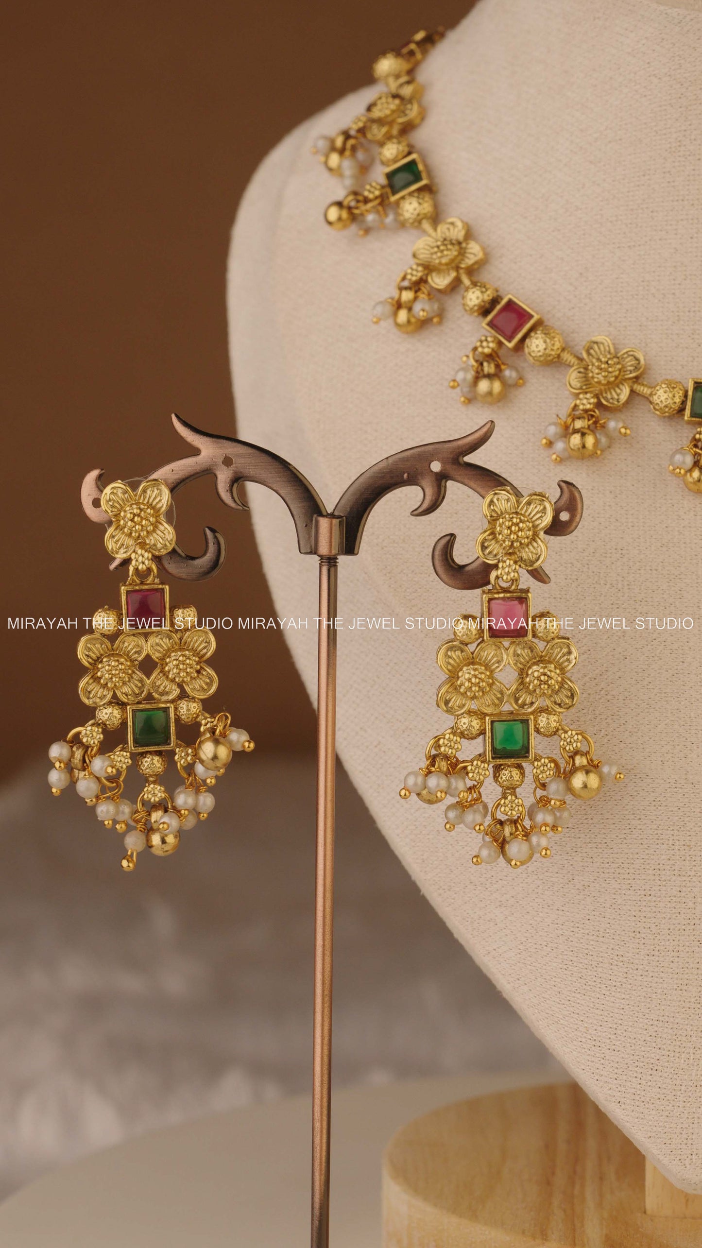 SIMPLE FLOWER PEARL NECKLACE - RED AND GREEN