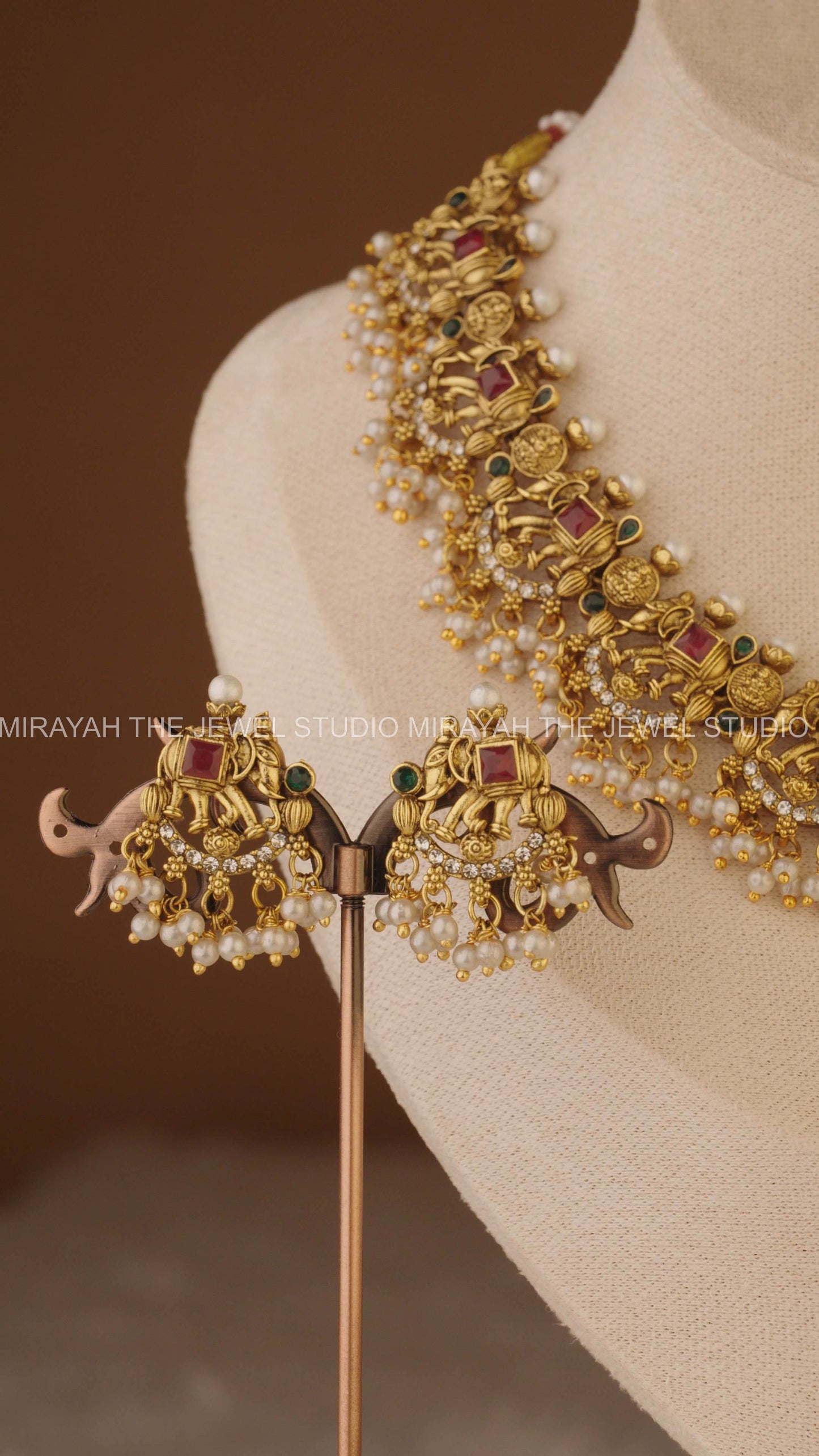 RUBIKA ELEPHANT NECKLACE - RED AND GREEN