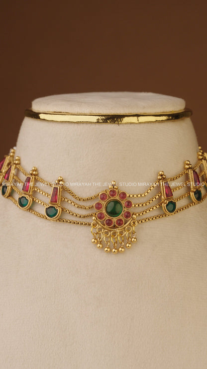 BLOSSOM CURVE CHOKER