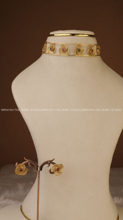 GOLDEN BLOSSOM CHOKER