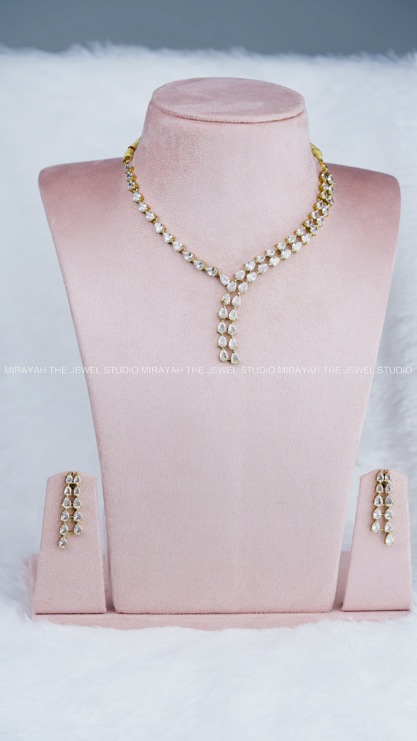 PREMIUM VICTORIAN SLEEK NECKLACE