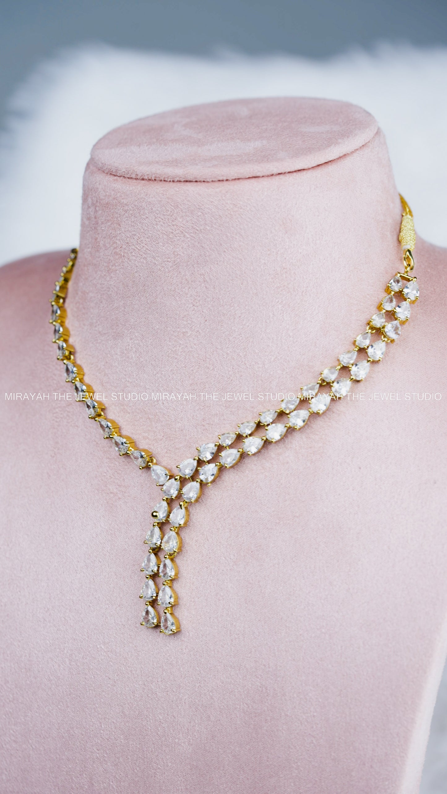 PREMIUM VICTORIAN SLEEK NECKLACE