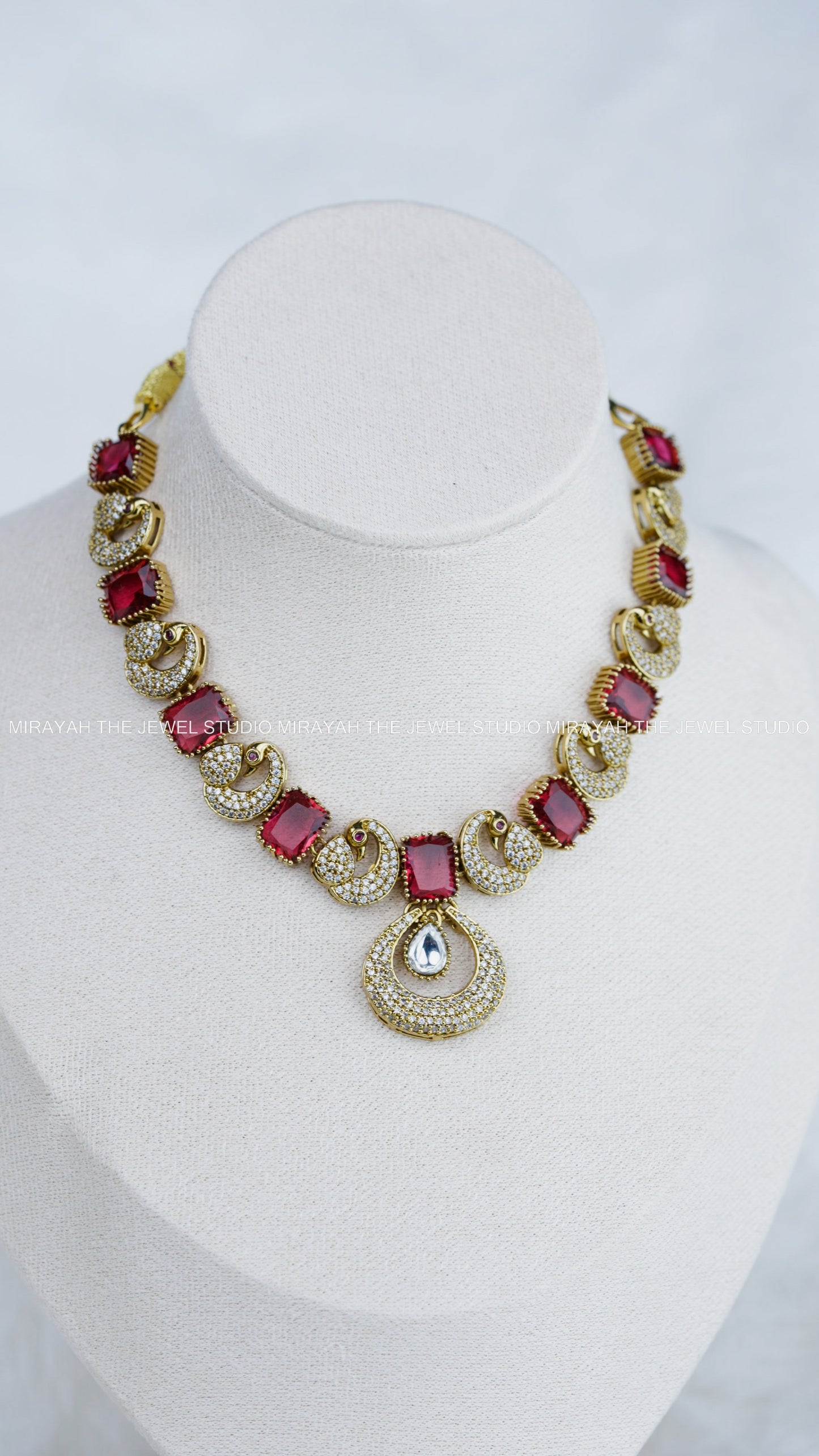 AD PEACOCK SEQUENCE NECKLACE - RED