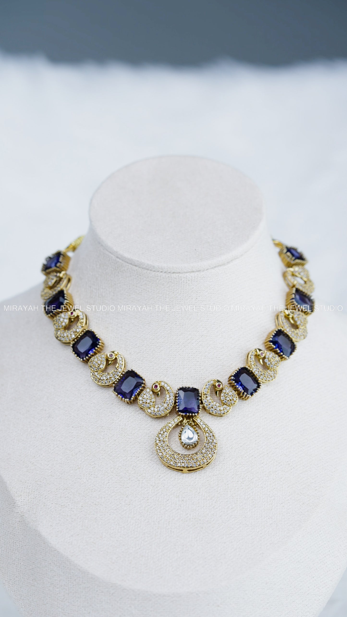AD PEACOCK SEQUENCE NECKLACE - VIOLET