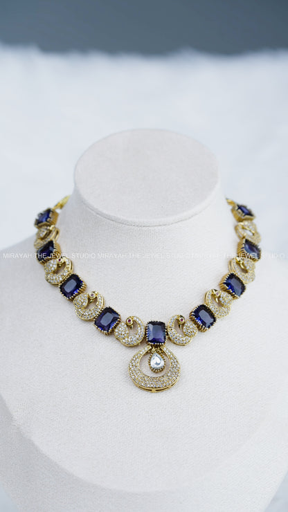 AD PEACOCK SEQUENCE NECKLACE - VIOLET