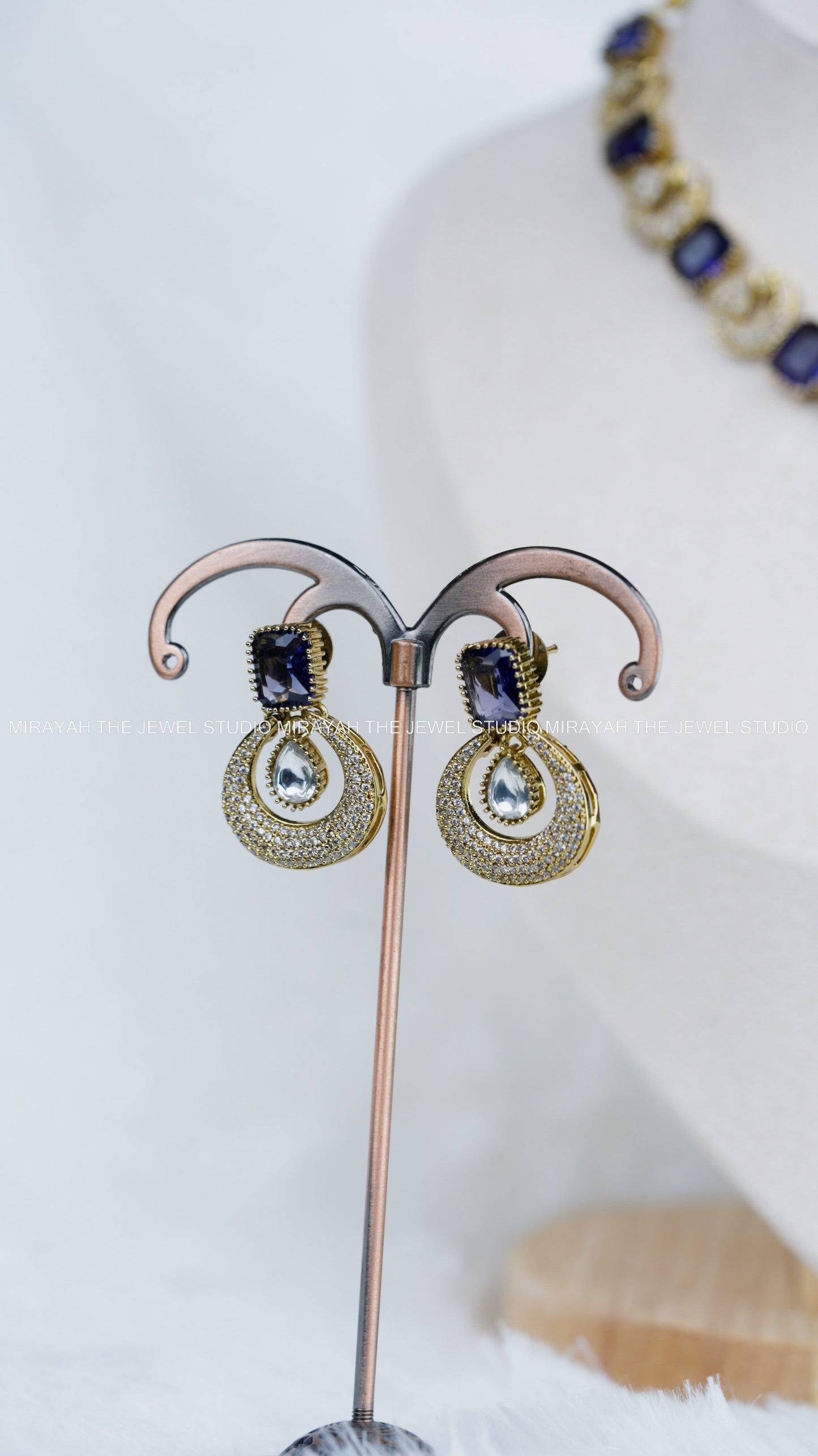 AD PEACOCK SEQUENCE NECKLACE - VIOLET