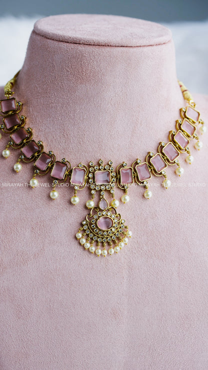 BOX SEQUENCE ATTIGAI NECLACE - PINK