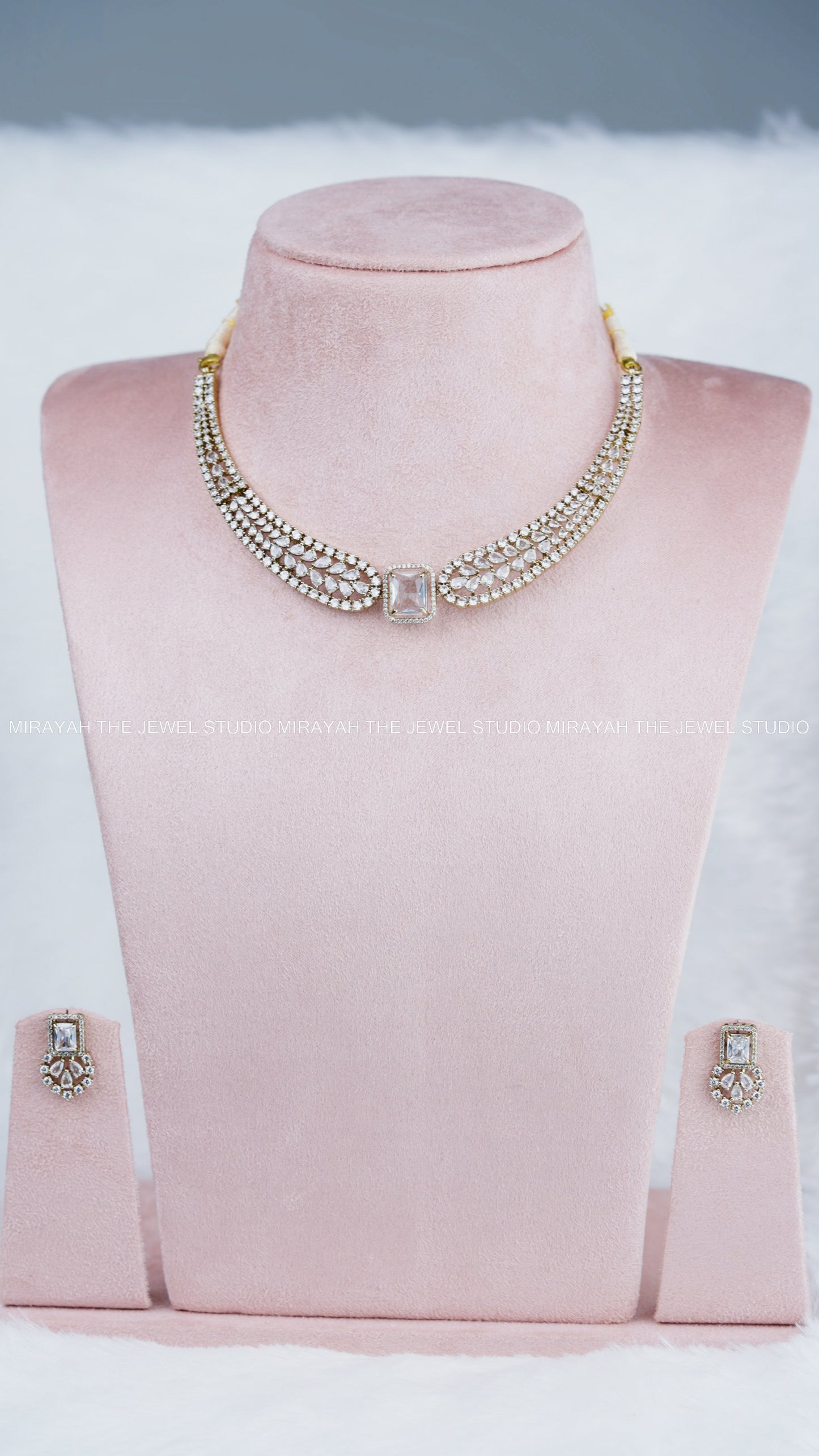 PREMIUM VICTORIAN WINGS - WHITE