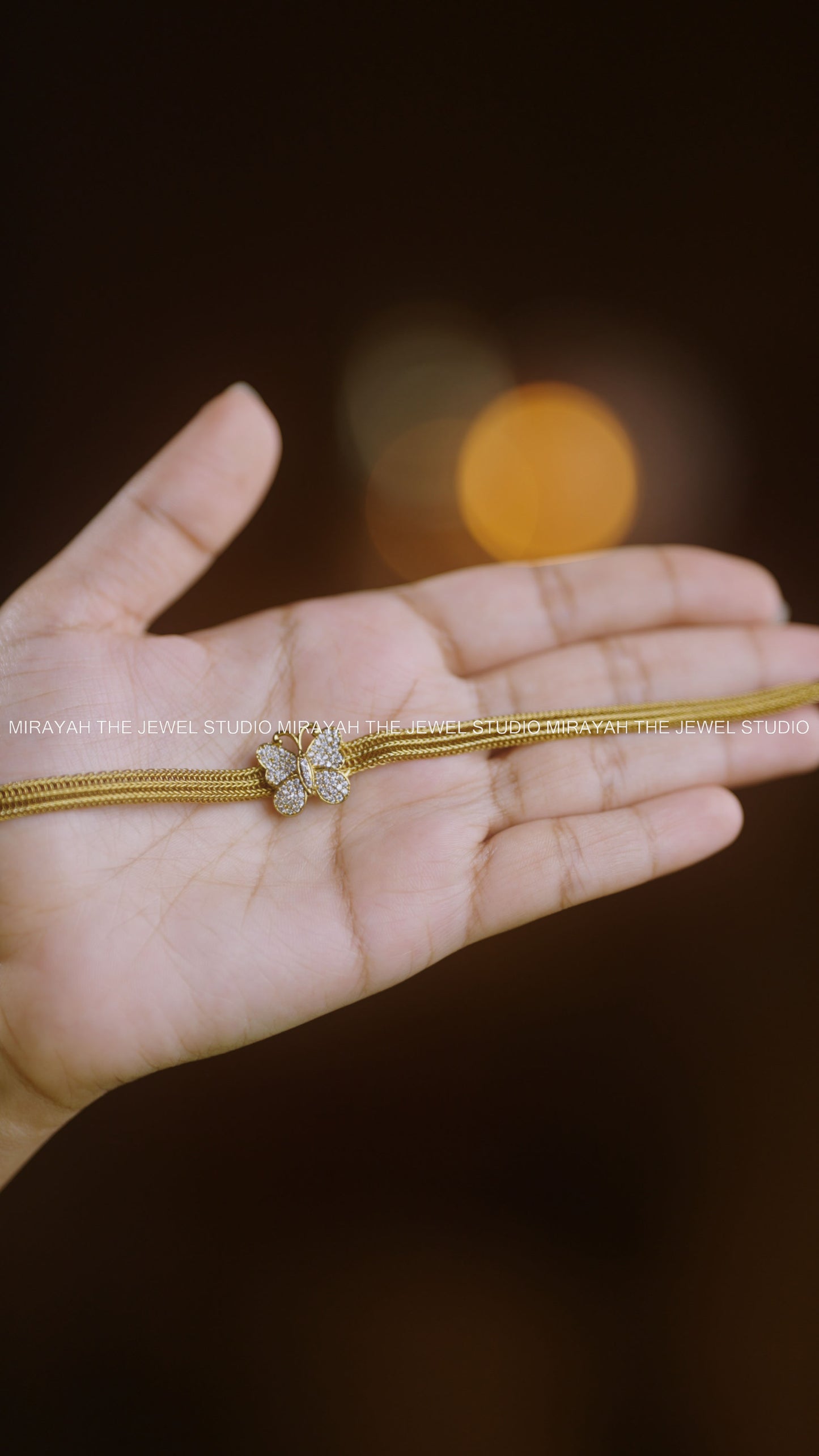 BUTTERFLY CHARM CHOKER - WHITE