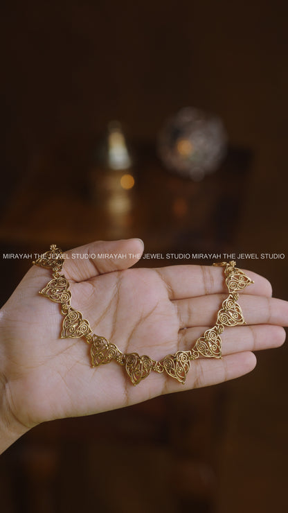 SIMPLE BUTTERFLY NECKLACE