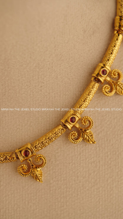 GOLDEN VINE NECKLACE/CHOKER - RED