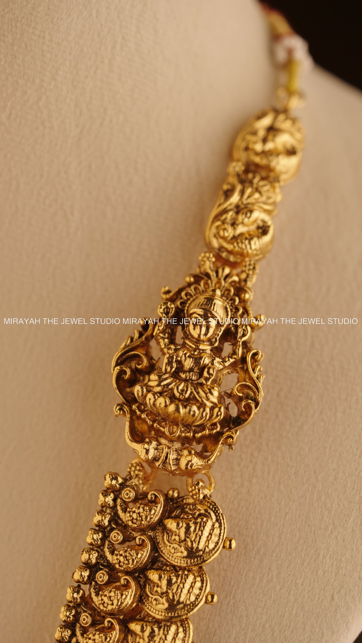 GOLD VISHRAANTHI HARAM