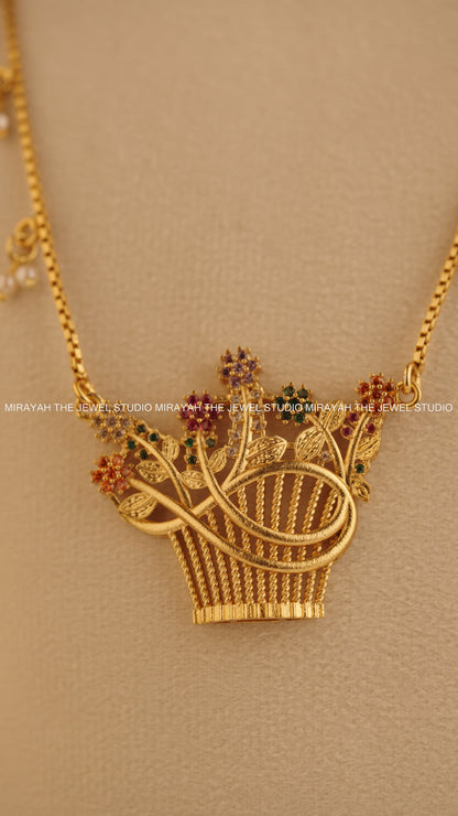 BLOOM BASKET NECKLACE