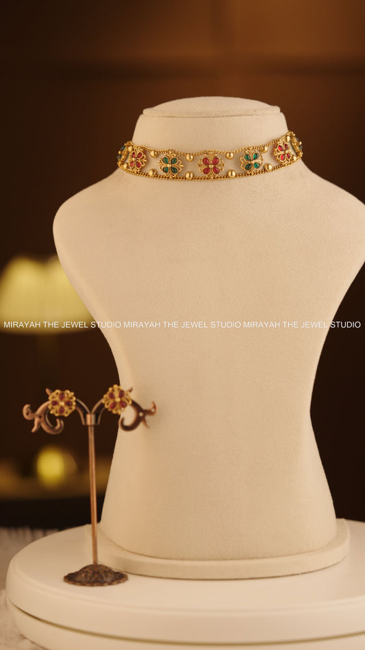 SIMPLE FLORA CHOKER - RED AND GREEN