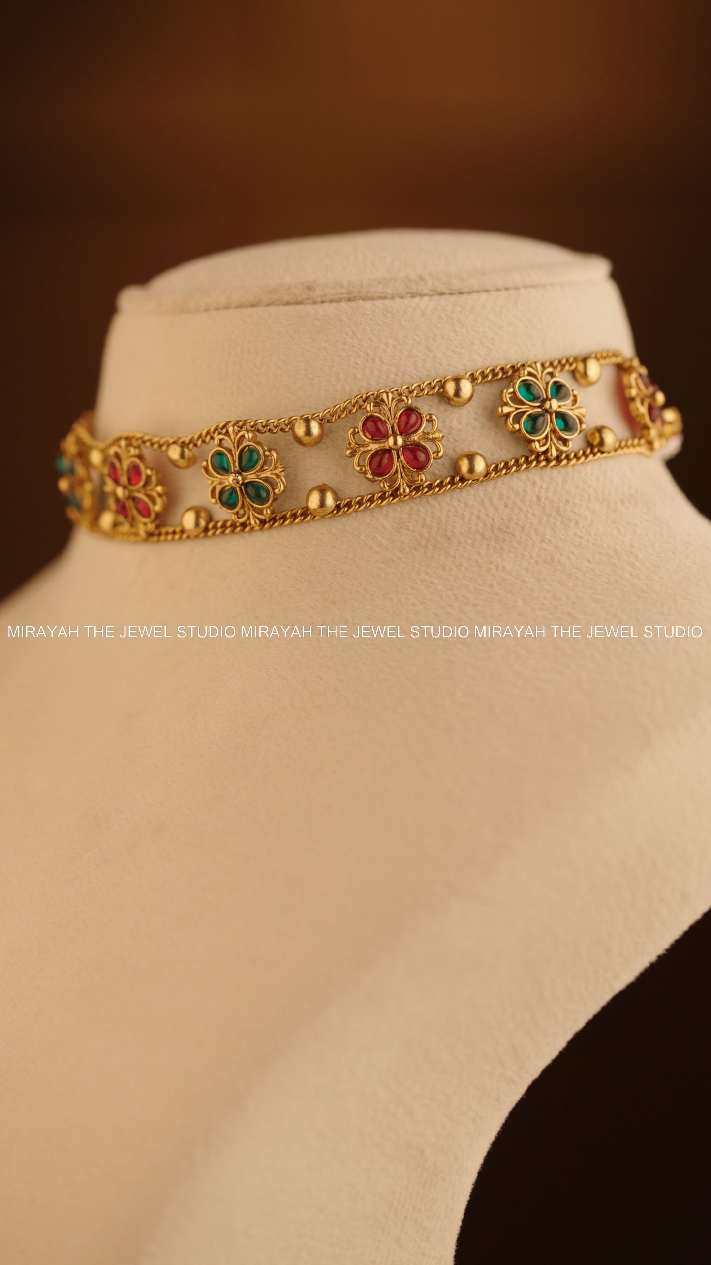 SIMPLE FLORA CHOKER - RED AND GREEN