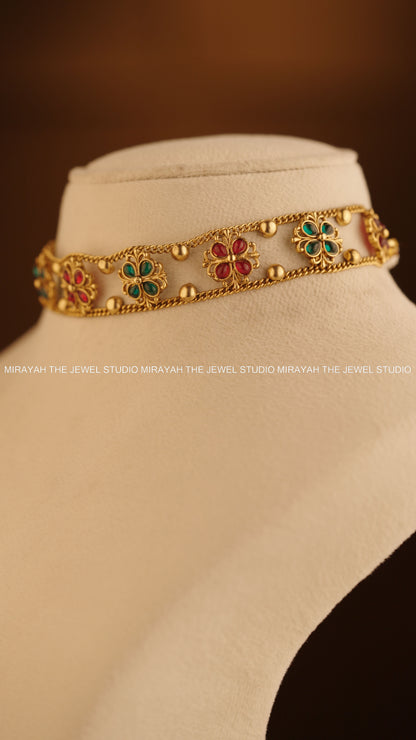 SIMPLE FLORA CHOKER - RED AND GREEN