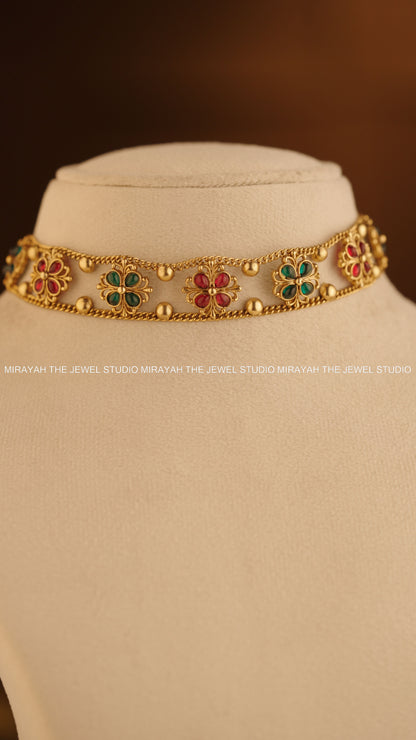 SIMPLE FLORA CHOKER - RED AND GREEN