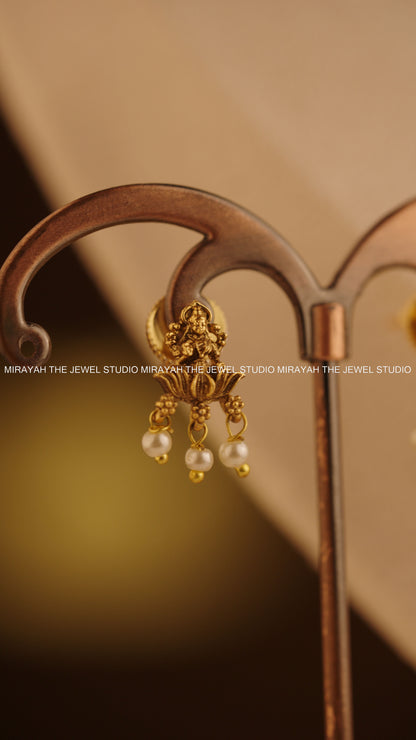 LAKSHMI PRABHA INVISIBLE NECKLACE