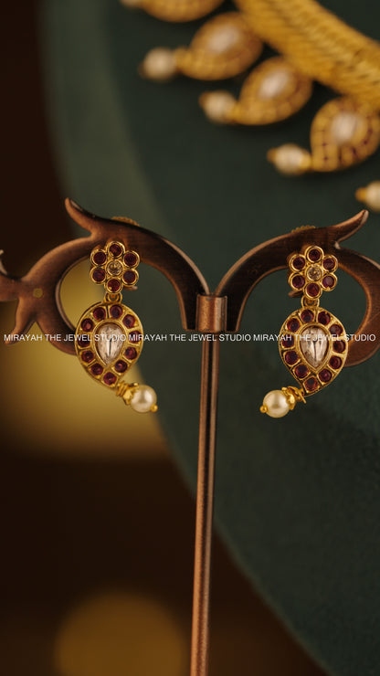 MANIKYA VALLI NECKLACE