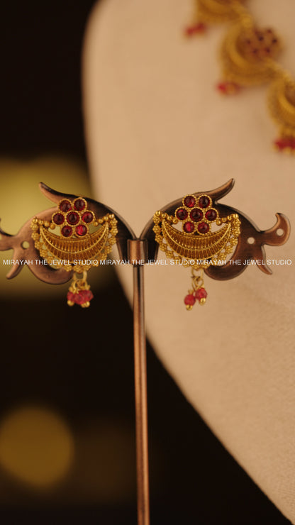 PUSHPA CHANDRIKA NECKLACE - RED