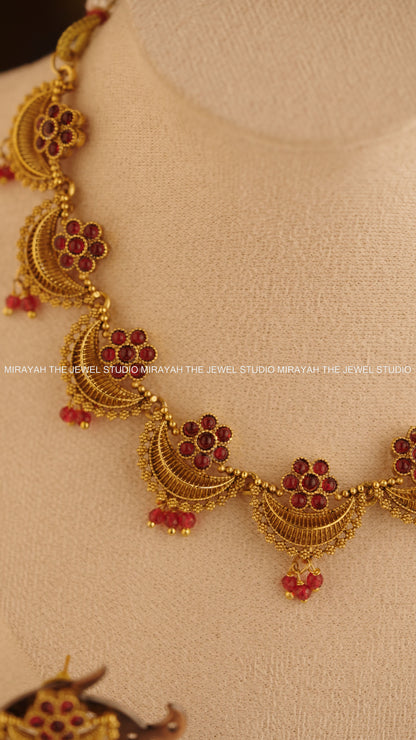 PUSHPA CHANDRIKA NECKLACE - RED