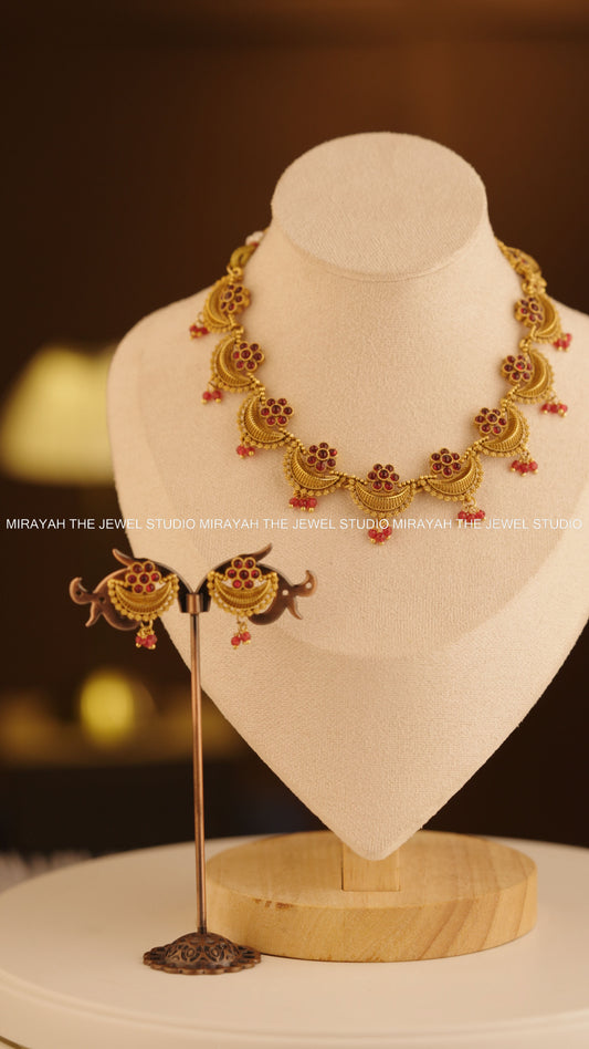 PUSHPA CHANDRIKA NECKLACE - RED