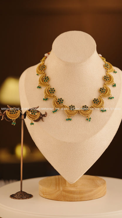 PUSHPA CHANDRIKA NECKLACE - GREEN