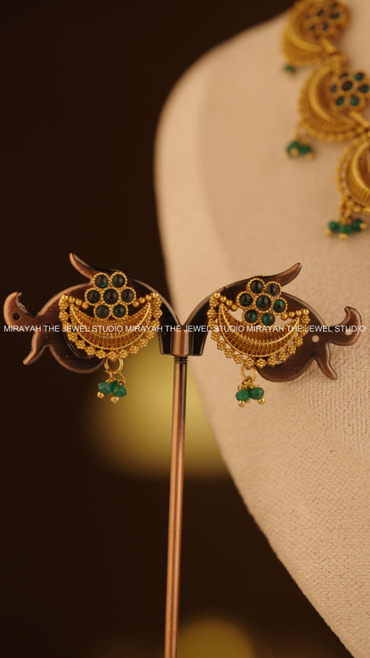 PUSHPA CHANDRIKA NECKLACE - GREEN